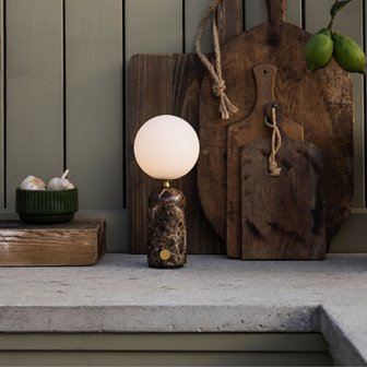 Brązowa marmurowa lampka stołowa przenośna Torrano na zewnątrz